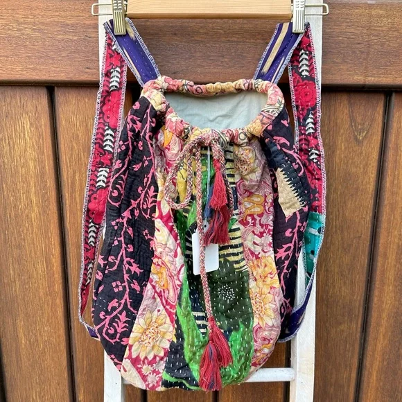 ✨VINTAGE KANTHA SARI BOHO BACKPACK - Picture 1 of 11
